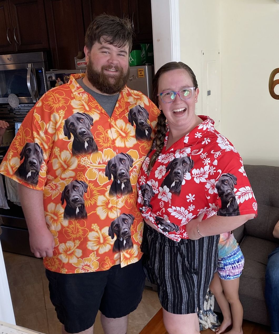 Chemise hawaïenne personnalisée pour les amateurs de chiens | Cadeau personnalisé pour les amoureux des chiots | Chemise Aloha à motif de fleurs couleur orange fluo